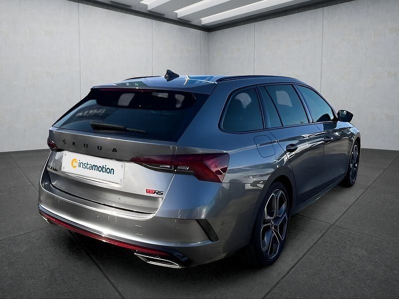 Grau Gebraucht 2022 Skoda Octavia Kombi | 31.399 € (Teuer) - Bild 1/4