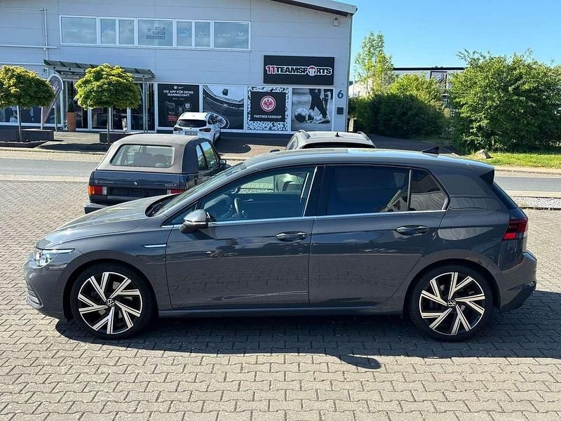 Gebraucht VW Golf VIII Style 190 PS (139 kW) 2022 Delfingrau metallic Kleinwagen
