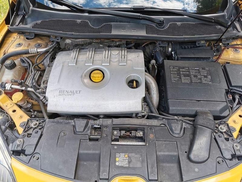 Gebraucht Renault Mégane III 250 PS (183 kW) 2010 Gelb Coupé