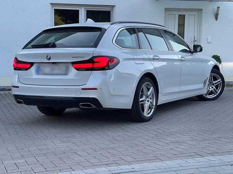Gebraucht BMW 520 190 PS (139 kW) 2022 Weiß Kombi