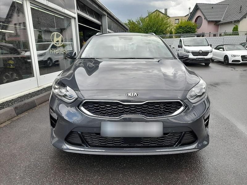 Grau metallic Gebraucht 2019 Kia Ceed Sportswagon Kombi | 18.670 € (Fairer Preis) - Bild 1/4