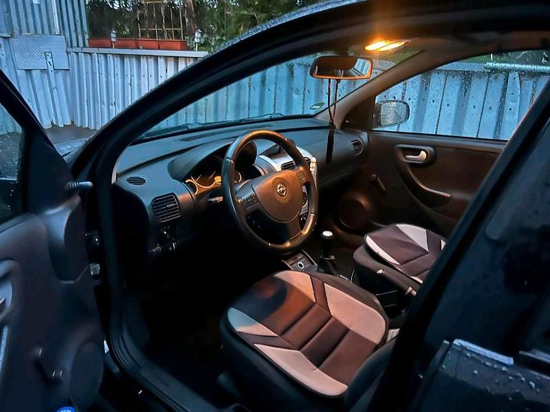 Gebraucht Opel Corsa 80 PS (58 kW) 2004 Schwarz Kleinwagen