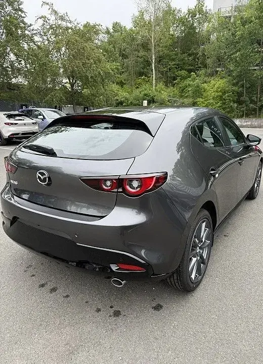 Neu Mazda 3 140 PS (102 kW) 2026 Machine gray Limousine
