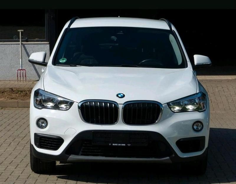 Weiß Gebraucht 2018 BMW X1 Sport Line SUV | 16.999 € (Superpreis) - Bild 1/4