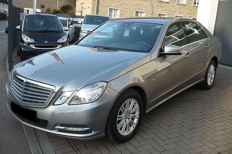 Gebraucht Mercedes E300 231 PS (169 kW) 2011 Grau Limousine