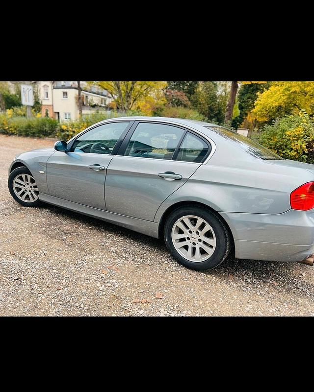 Gebraucht BMW 325 218 PS (160 kW) 2006 Blau Limousine