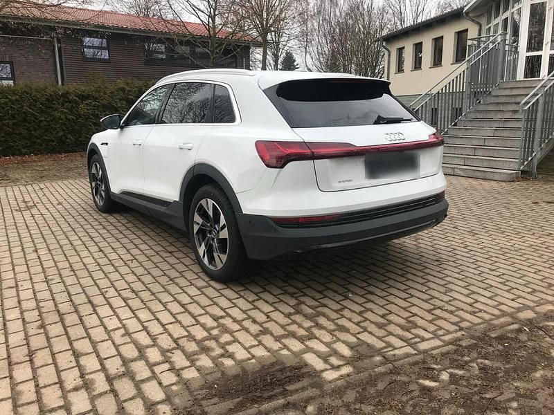 Gebraucht Audi e-tron S-Line 230 kW (313 PS) 2021 Weiß SUV