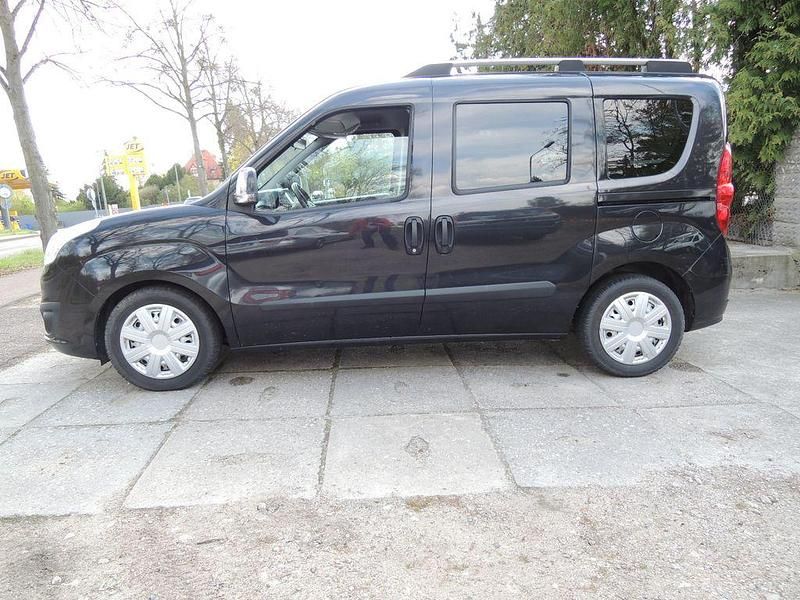 Second-hand Opel Combo 120 CP (88 kW) 2017 Negru Monovolum