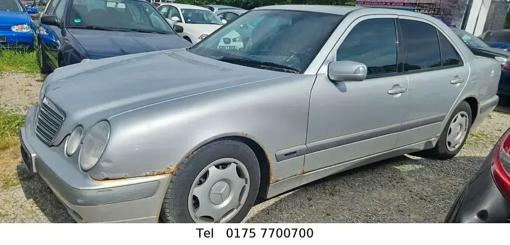 Gebraucht Mercedes E200 136 PS (100 kW) 1999 Silber Limousine