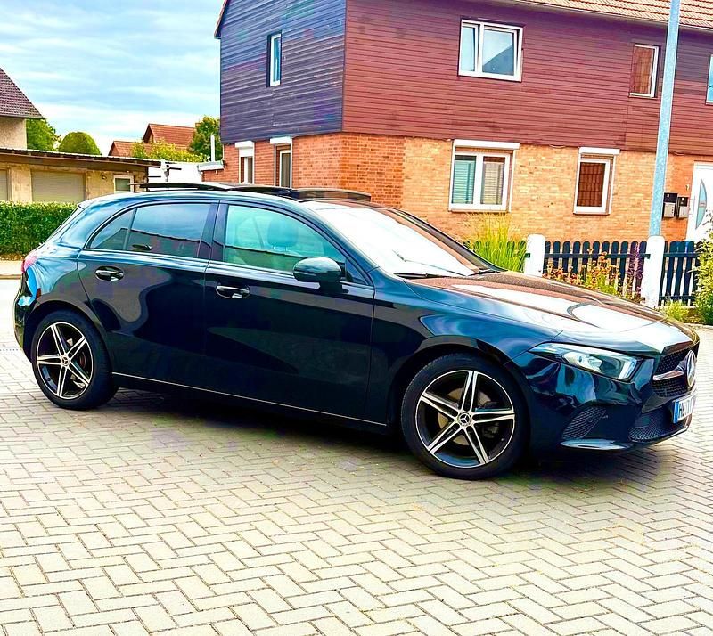 Schwarz Gebraucht 2019 Mercedes A180 Progressive Limousine | 20.000 € (Fairer Preis) - Bild 1/4