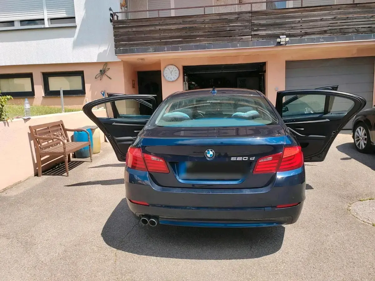 Gebraucht BMW 520 184 PS (135 kW) 2013 Blau Limousine