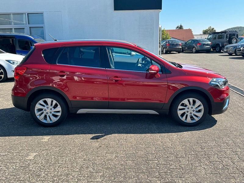 Gebraucht Suzuki SX4 Club 111 PS (81 kW) 2017 Rot Kleinwagen