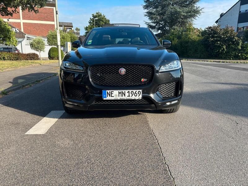 Schwarz Gebraucht 2017 Jaguar F-Pace S SUV | 25.990 € (Teuer) - Bild 1/4