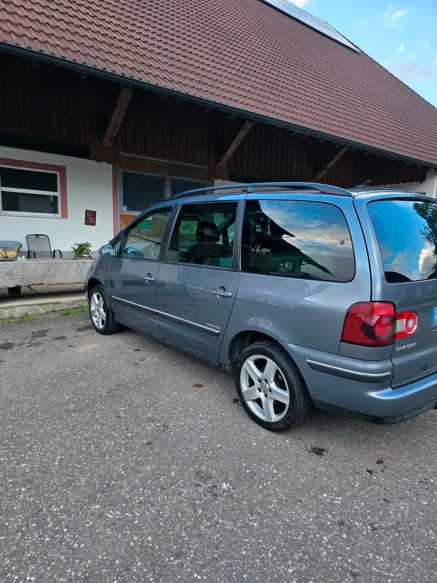 Gebraucht VW Sharan 140 PS (102 kW) 2026 Grau Van / Kleinbus