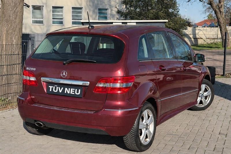 Gebraucht Mercedes B200 136 PS (100 kW) 2009 Rot Van / Kleinbus