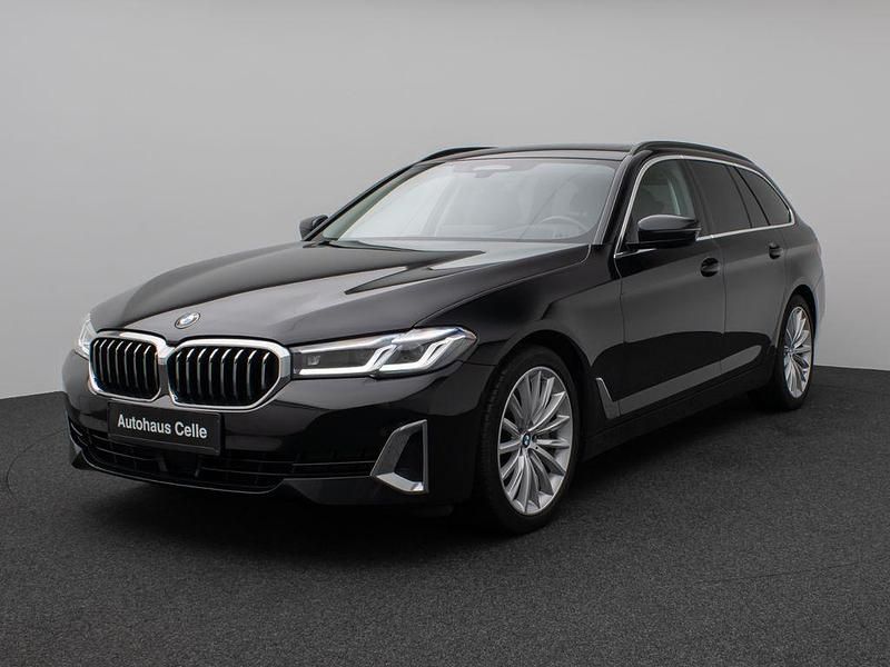 Schwarz Gebraucht 2022 BMW 530 Sport Line Limousine | 30.699 € (Superpreis) - Bild 1/4