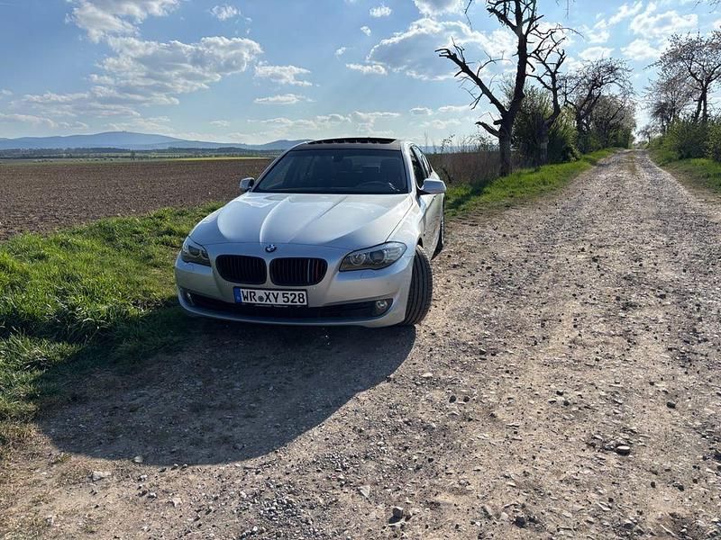 Grau Gebraucht 2011 BMW 528 Performance Limousine | 10.000 € (Fairer Preis) - Bild 1/4