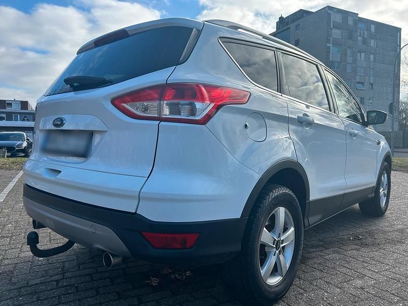Gebraucht Ford Kuga 120 PS (88 kW) 2015 Weiß SUV