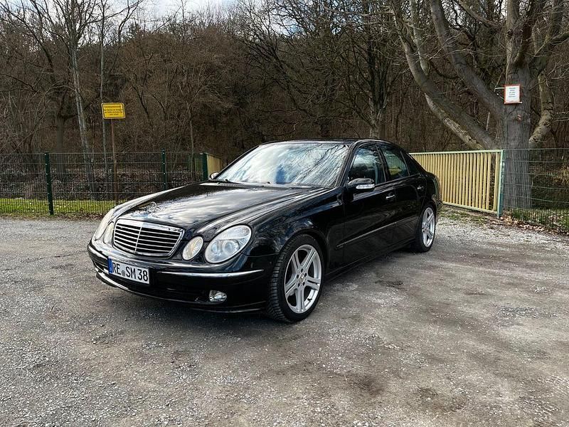 Gebraucht Mercedes E240 Avantgarde 177 PS (130 kW) 2002 Schwarz Limousine