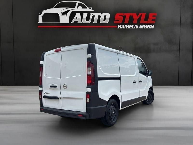 Gebraucht Opel Vivaro 95 PS (69 kW) 2016 Weiß Van / Kleinbus