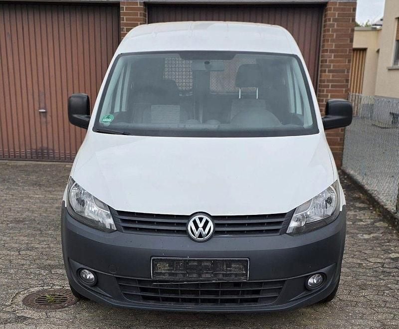 Usado VW Caddy 102 HP (75 kW) 2011 Verde Monovolume