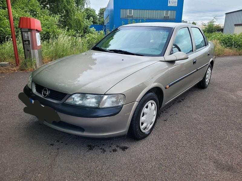 Beige Gebraucht 1997 Opel Vectra Limousine | 1.250 € (Fairer Preis) - Bild 1/4