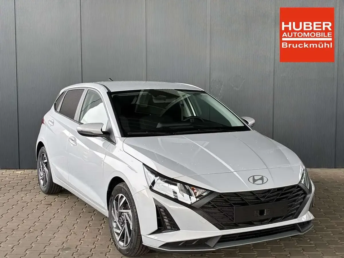 Neu Hyundai i20 Pure 79 PS (58 kW) 2025 Phantom black Kleinwagen