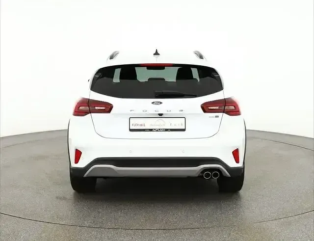 Używany Ford Focus Active 125 KM (91 kW) 2023 Biały Sedan/Limuzyna
