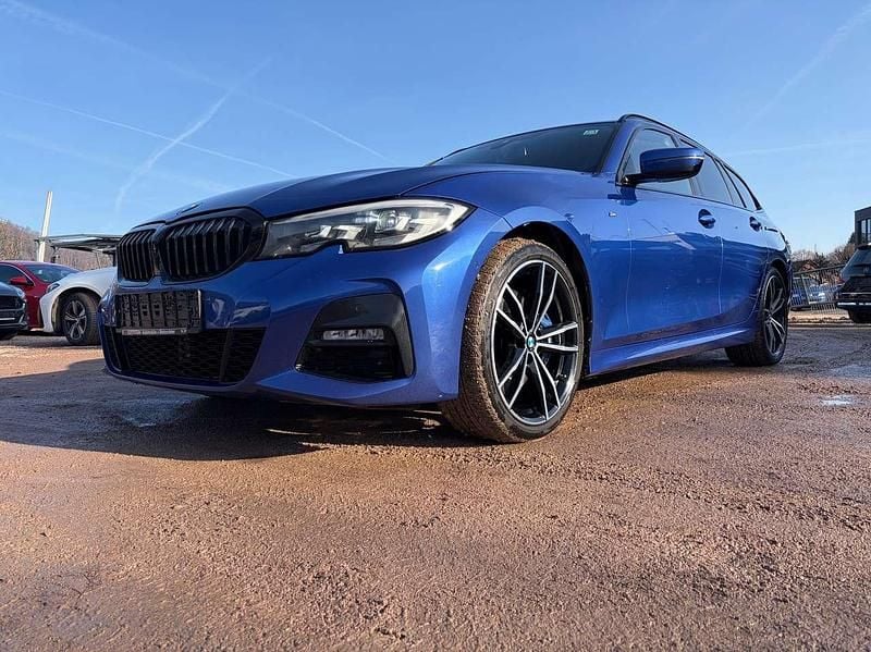 Gebraucht BMW 330 M Sport 286 PS (210 kW) 2020 Portimao blau metallic Kombi