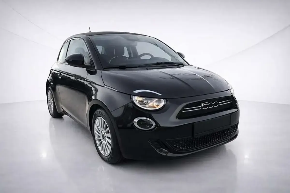Neu Fiat 500e Red 86 kW (118 PS) 2025 Schwarz Cabrio