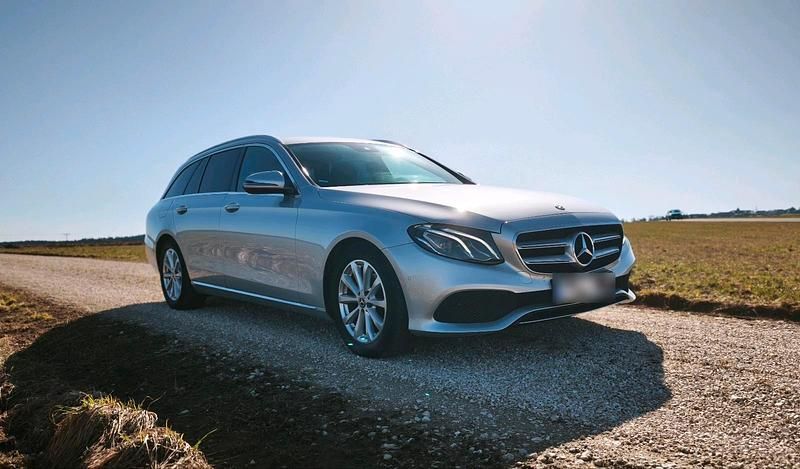 Gebraucht Mercedes E220 194 PS (142 kW) 2018 Silber Kombi
