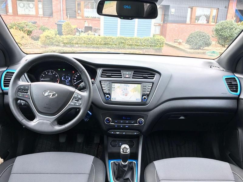 Gebraucht Hyundai i20 Passion 120 PS (88 kW) 2016 Blau Kleinwagen