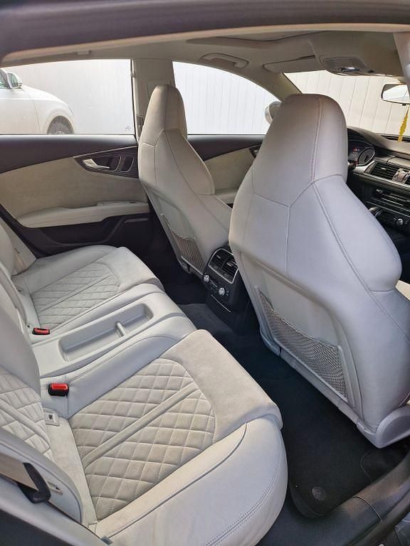 Grau Gebraucht 2016 Audi S7 Sportback Ambiente Kleinwagen | 29.000 € (Teuer) - Bild 1/4