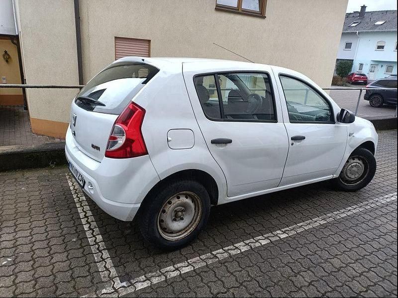 Gebraucht Dacia Sandero 75 PS (55 kW) 2009 Weiß Limousine