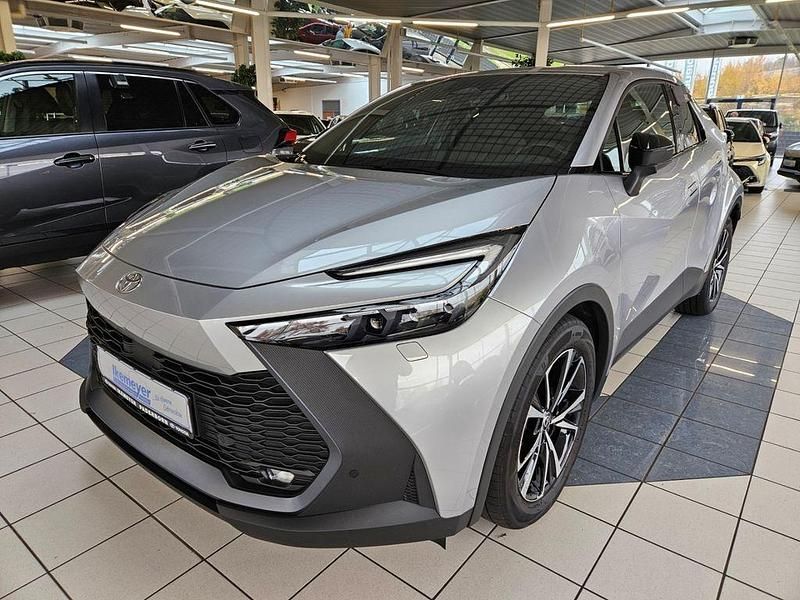 Silber Gebraucht 2024 Toyota C-HR Team SUV | 28.490 € (Fairer Preis) - Bild 1/4