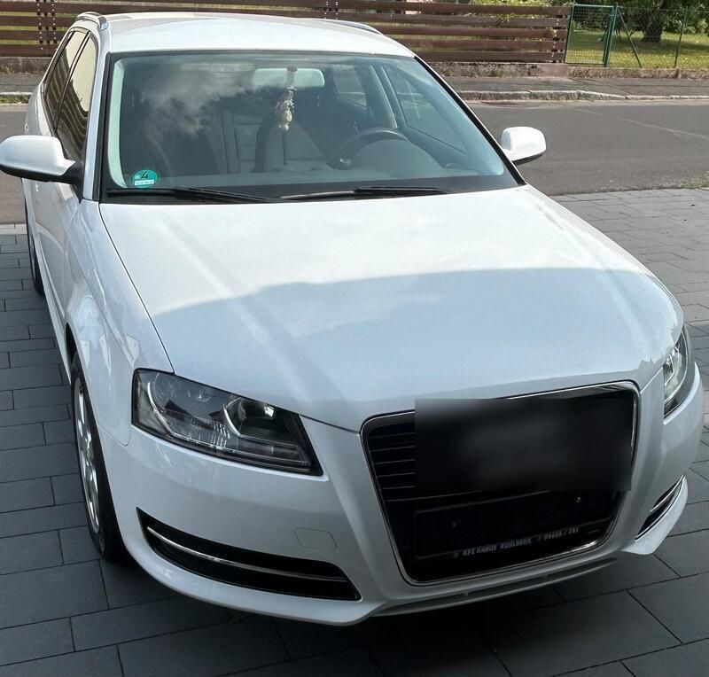 Weiß Gebraucht 2010 Audi A3 Sportback Kombi | 5.000 € (Guter Preis) - Bild 1/4