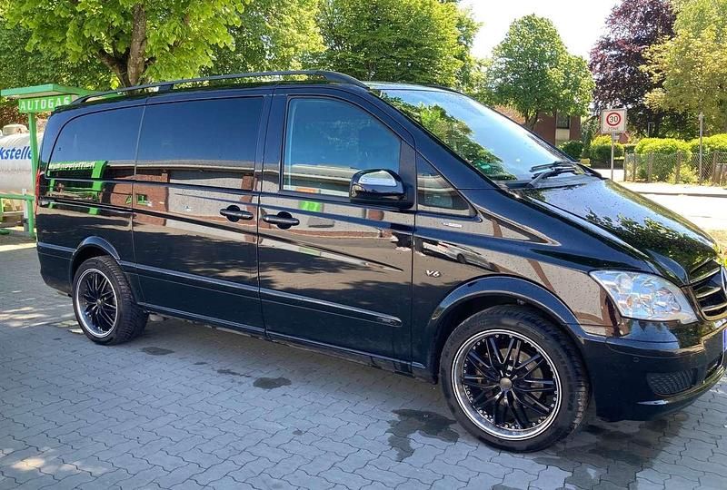 Schwarz Gebraucht 2012 Mercedes Viano Van / Kleinbus | 21.999 € (Etwas zu teuer) - Bild 1/4