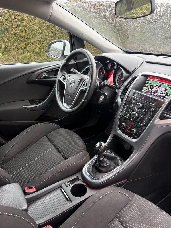 Gebraucht Opel Astra 165 PS (121 kW) 2015 Weiß Kombi