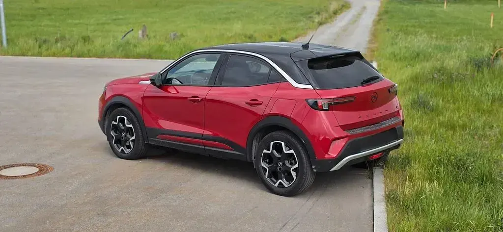 Gebraucht Opel Mokka-e Ultimate 100 kW (136 PS) 2022 Rot SUV