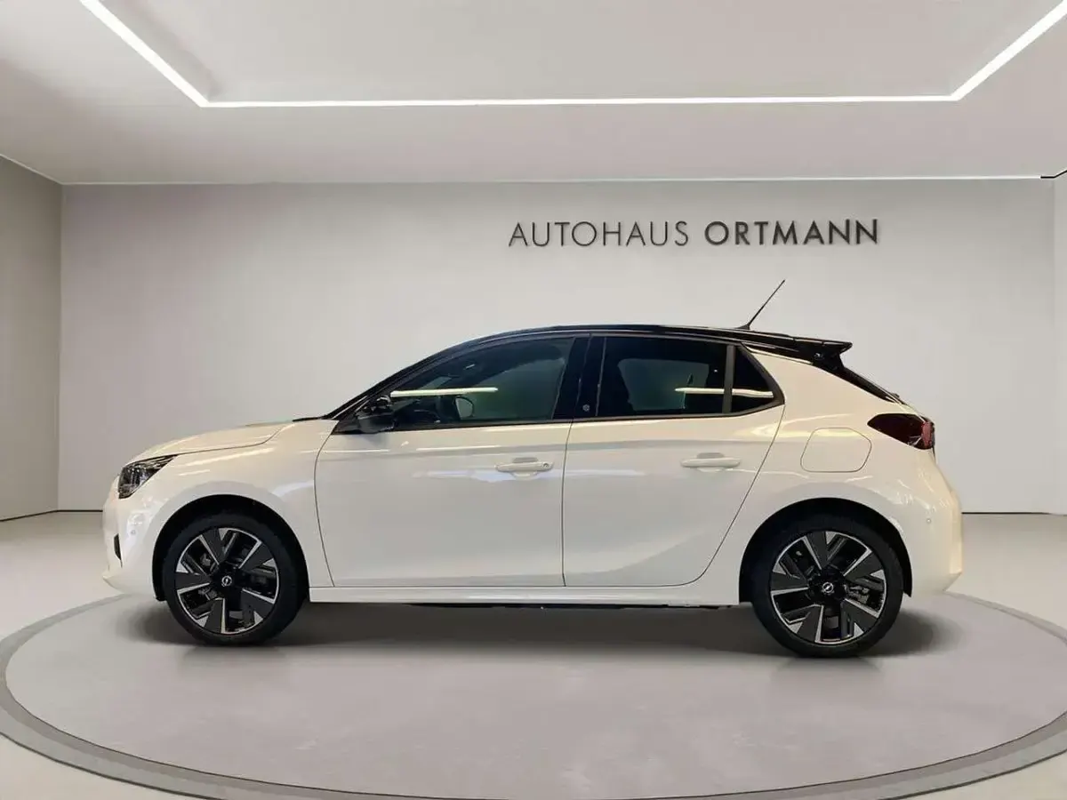 Gebraucht Opel Corsa-e 100 kW (136 PS) 2023 Weiß Kleinwagen