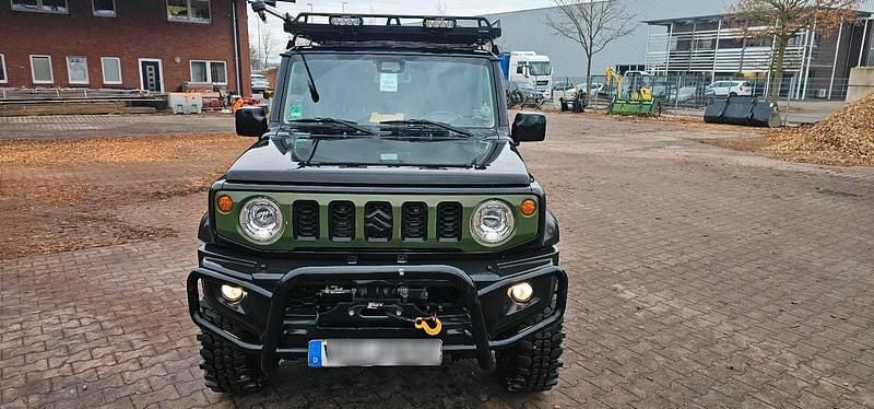Grün Gebraucht 2019 Suzuki Jimny SUV | 29.500 € (Fairer Preis) - Bild 1/4