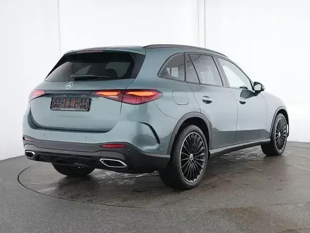 Gebraucht Mercedes GLC300 AMG line 269 PS (197 kW) 2024 Silber SUV