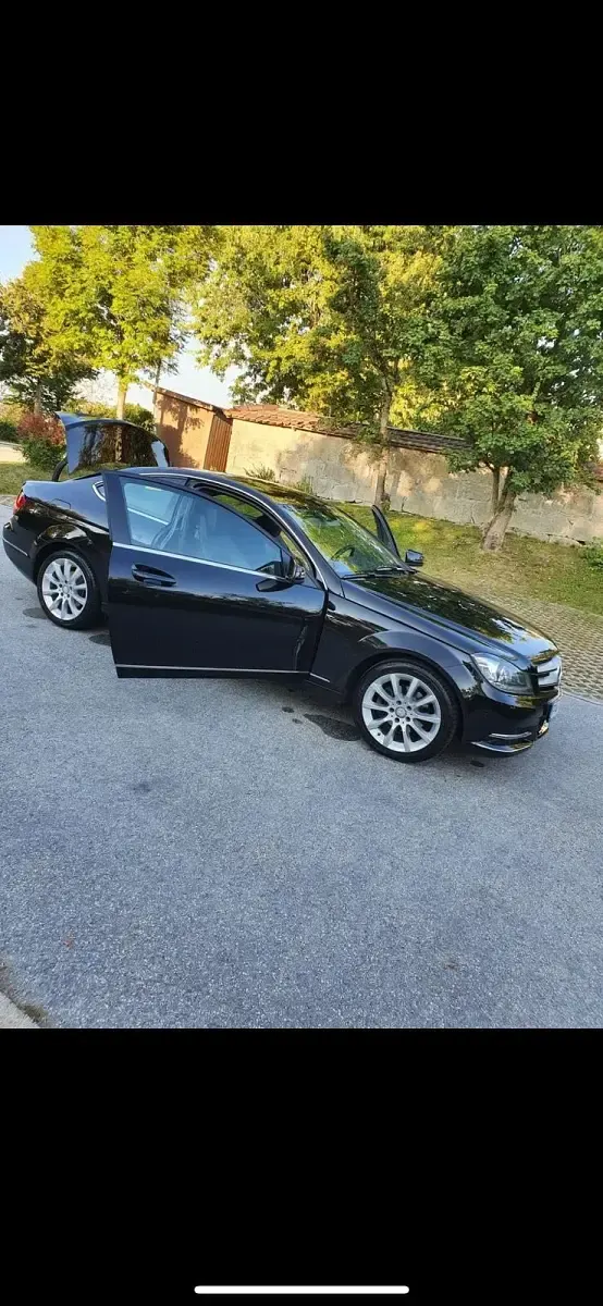 Gebraucht Mercedes C180 156 PS (114 kW) 2014 Schwarz Coupé