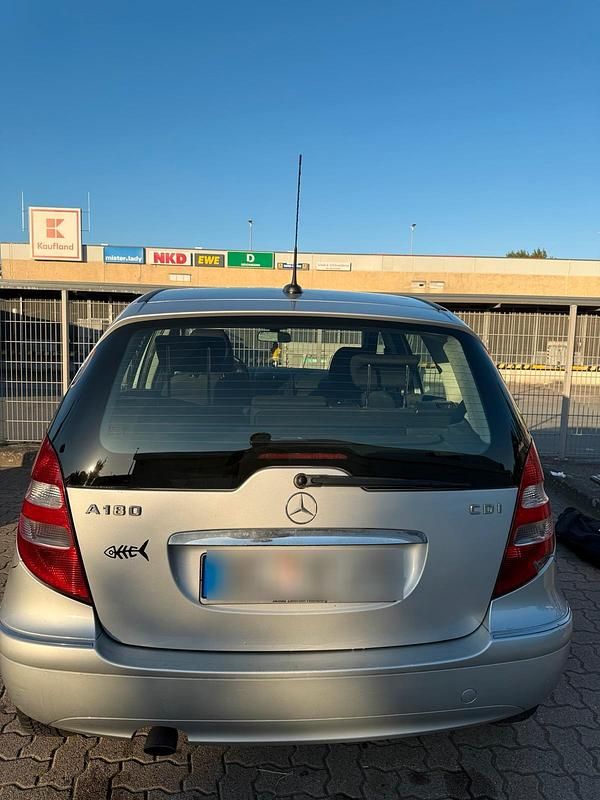 Grau Gebraucht 2005 Mercedes A180 Limousine | 1.300 € (Superpreis) - Bild 1/4