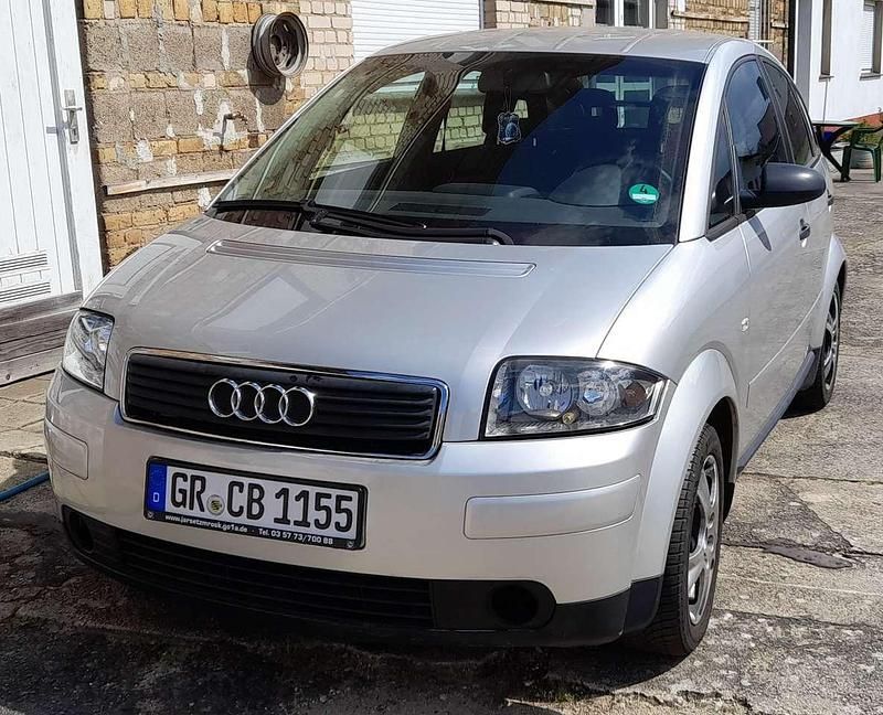 Silber Gebraucht 2004 Audi A2 Kleinwagen | 9.999 € - Bild 1/4