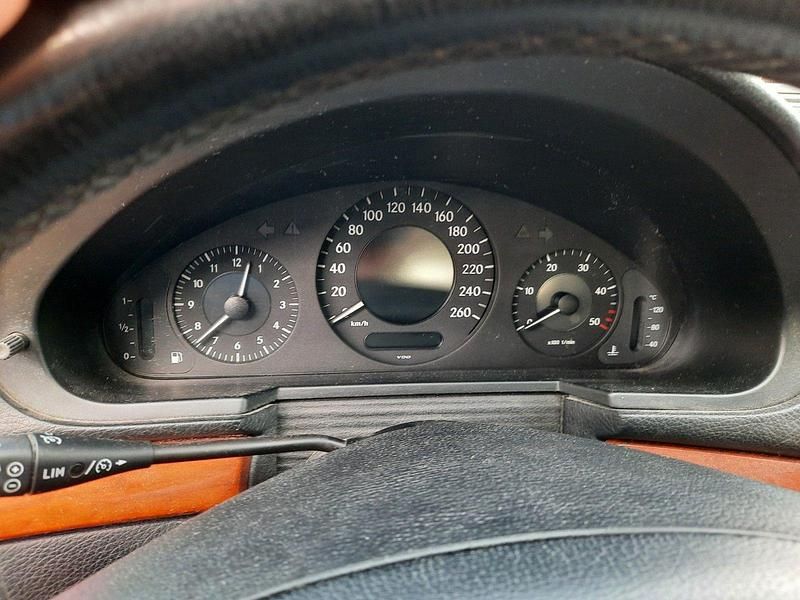 Gebraucht Mercedes E220 Avantgarde 170 PS (125 kW) 2007 Andere farben Kombi