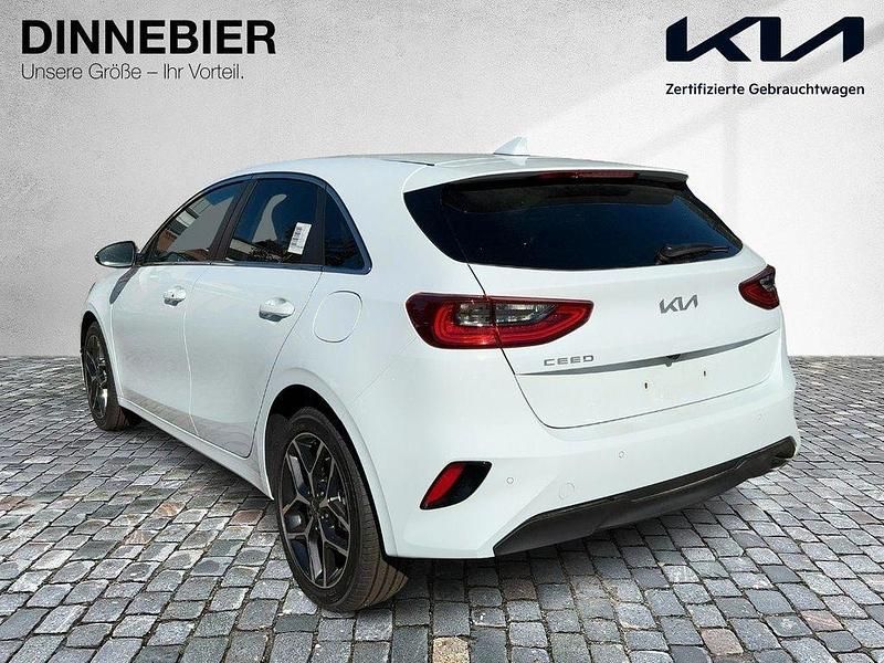 Neu Kia Ceed 140 PS (102 kW) 2025 Weiß Kleinwagen