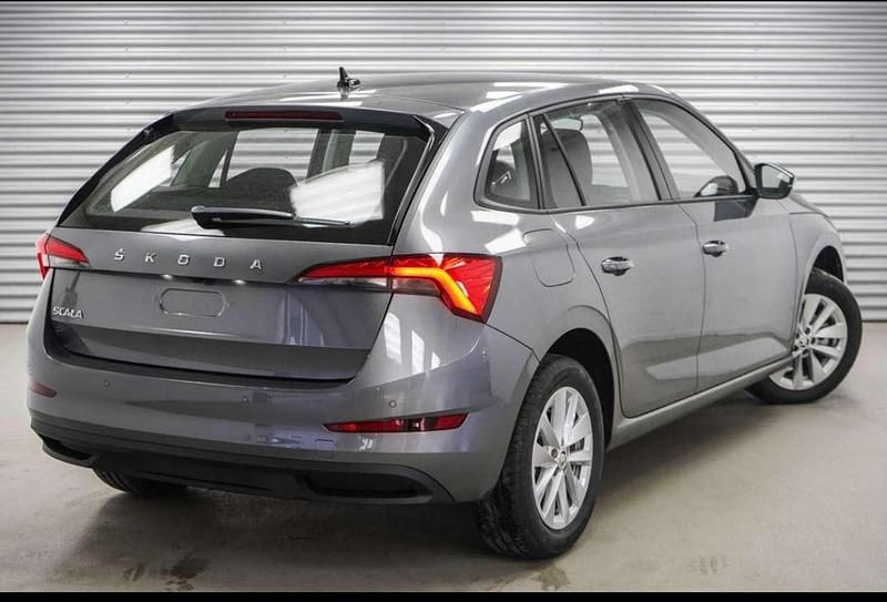 Gebraucht Skoda Scala Fresh 150 PS (110 kW) 2024 Grau Kleinwagen