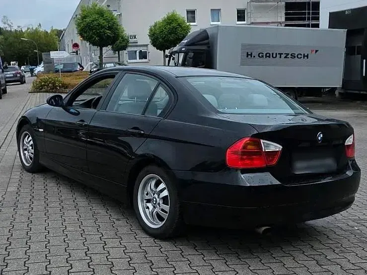 Gebraucht BMW 320 150 PS (110 kW) 2005 Schwarz Limousine