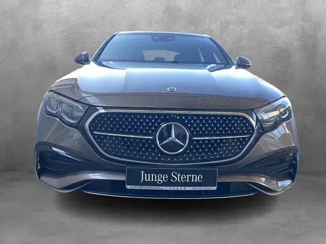 Gebraucht Mercedes E220 AMG line 197 PS (144 kW) 2025 Lack samtbraun Kombi